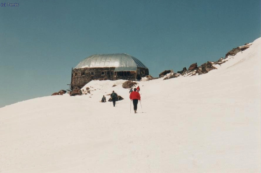 047 Elbrus. Llegando al Refugio Dizel Hut.