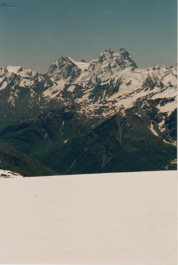 048 Elbrus. Los impresionantes Ushba.