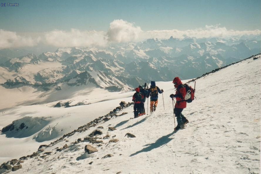 054 Elbrus. Iniciamos el descenso de las Pastukhov Rocks.