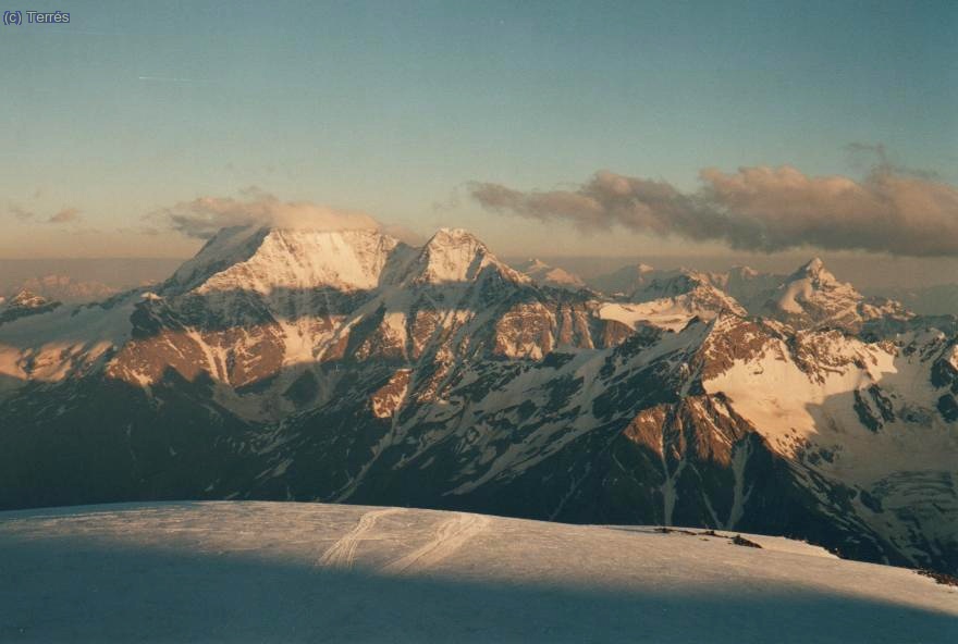 056 Elbrus. Atardeciendo en el Donguzorum.