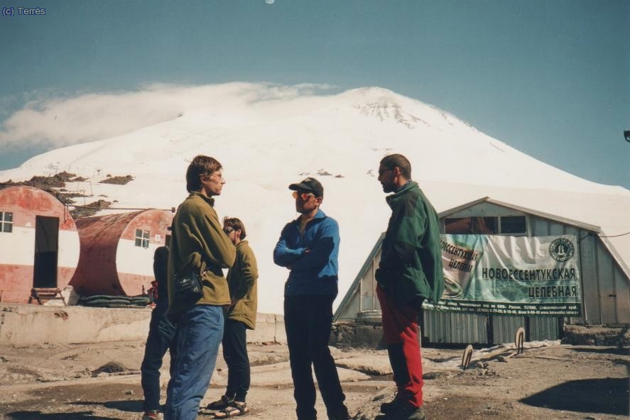 079 Elbrus. Compa&ntilde;eros catalanes en Barrels.