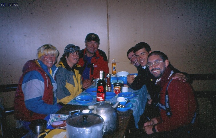 Primera comida en el refugio