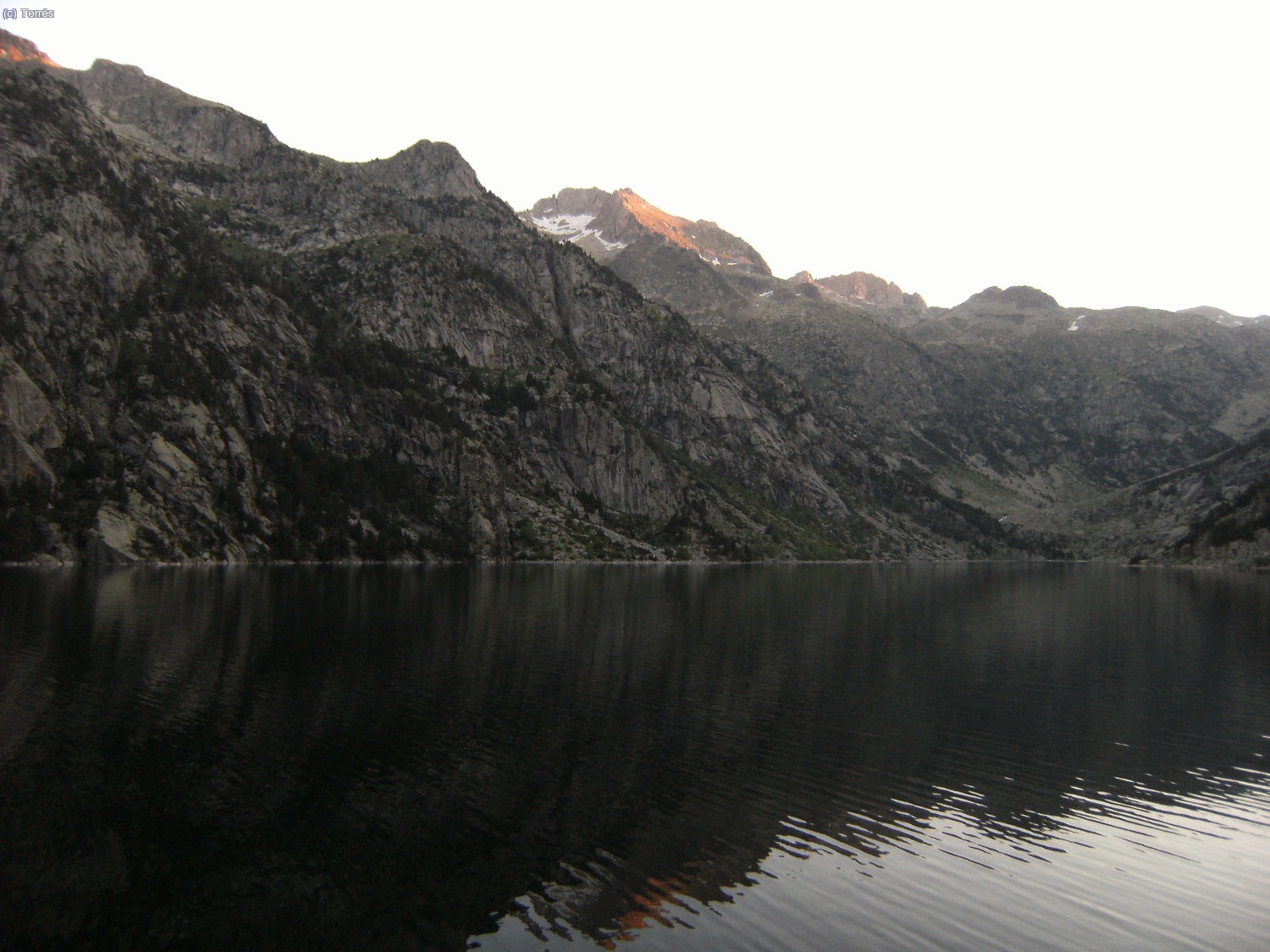 Embalse de Cavallers. Arriba la Punta Harl&eacute;.