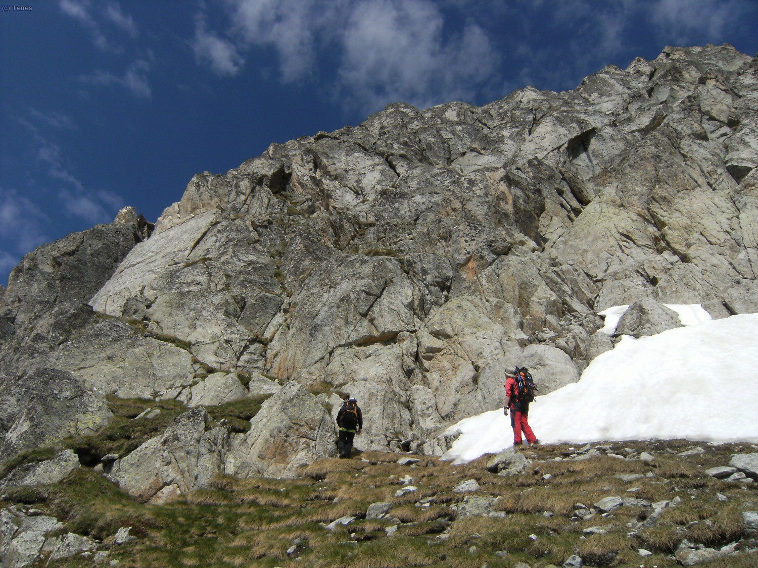 Comenzamos la trepada por la pared este del Besiberri Norte