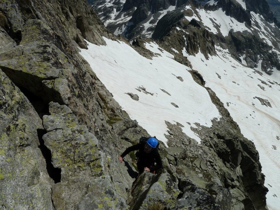 Joaqu&iacute;n Terr&eacute;s escalando por la pared del Besiberri Norte (Foto: Pep)