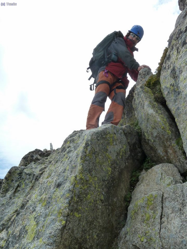 Joaqu&iacute;n Terr&eacute;s destrepando la pared este del Besiberri Norte. (Foto: Pep)