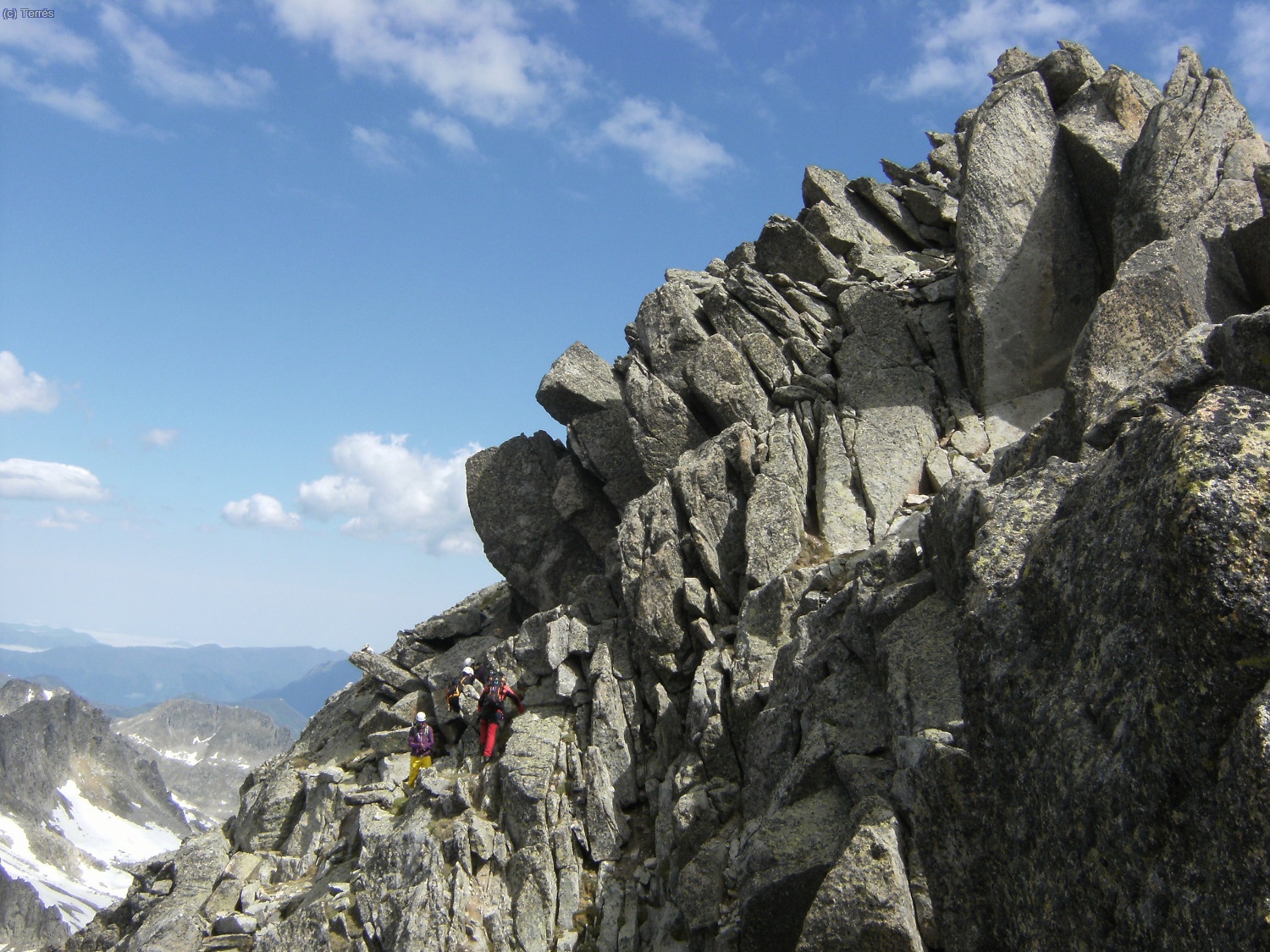 Al otro lado de la cresta hac&iacute;a la cumbre
