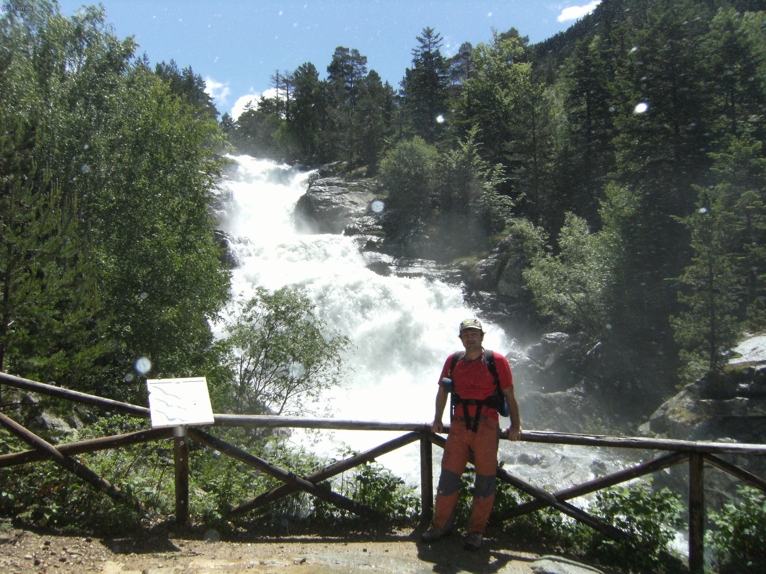 Joaqu&iacute;n Terr&eacute;s en las Cascadas de Sant Esperit