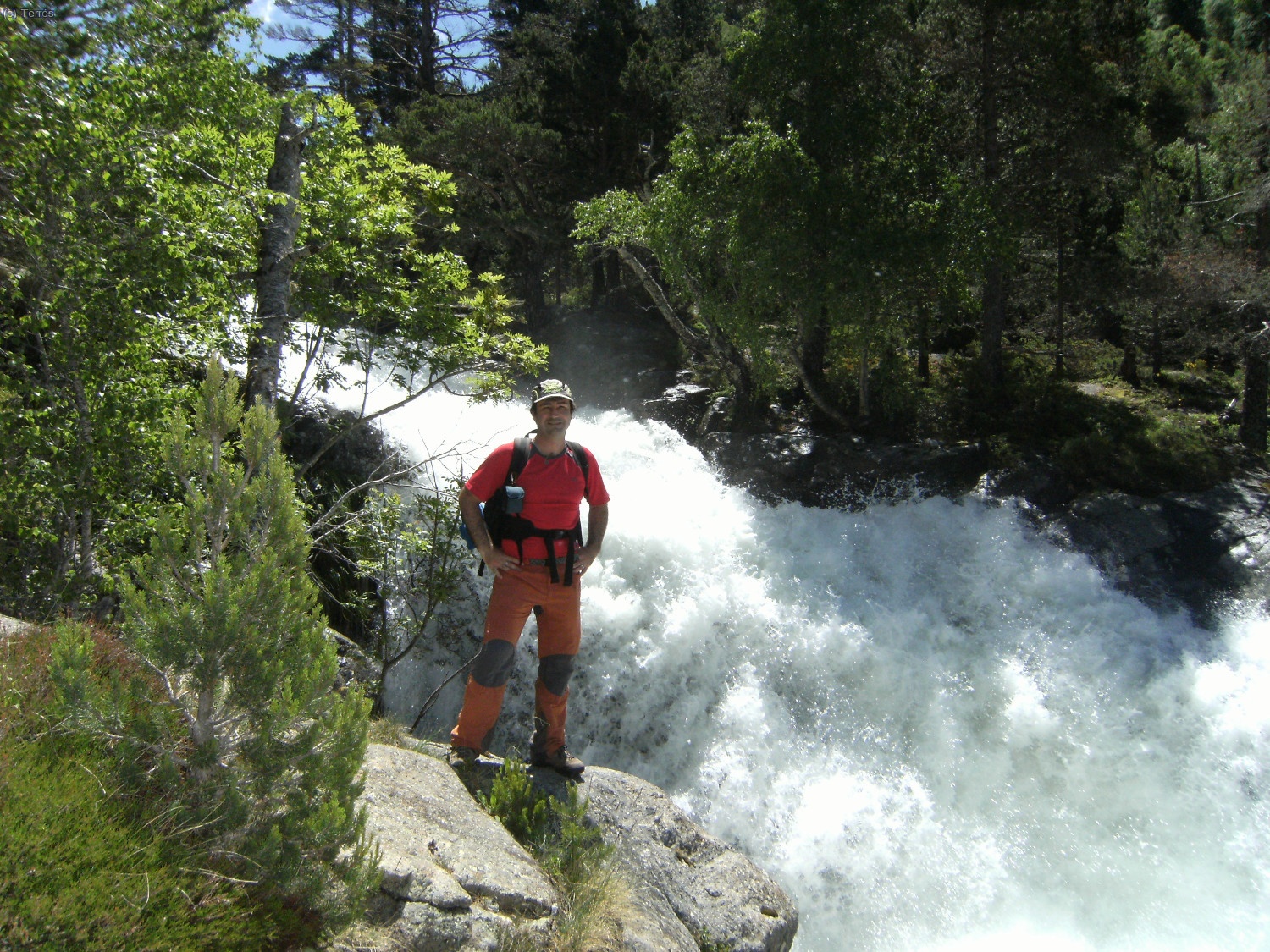 Joaqu&iacute;n Terr&eacute;s en las Cascadas de Sant Esperit