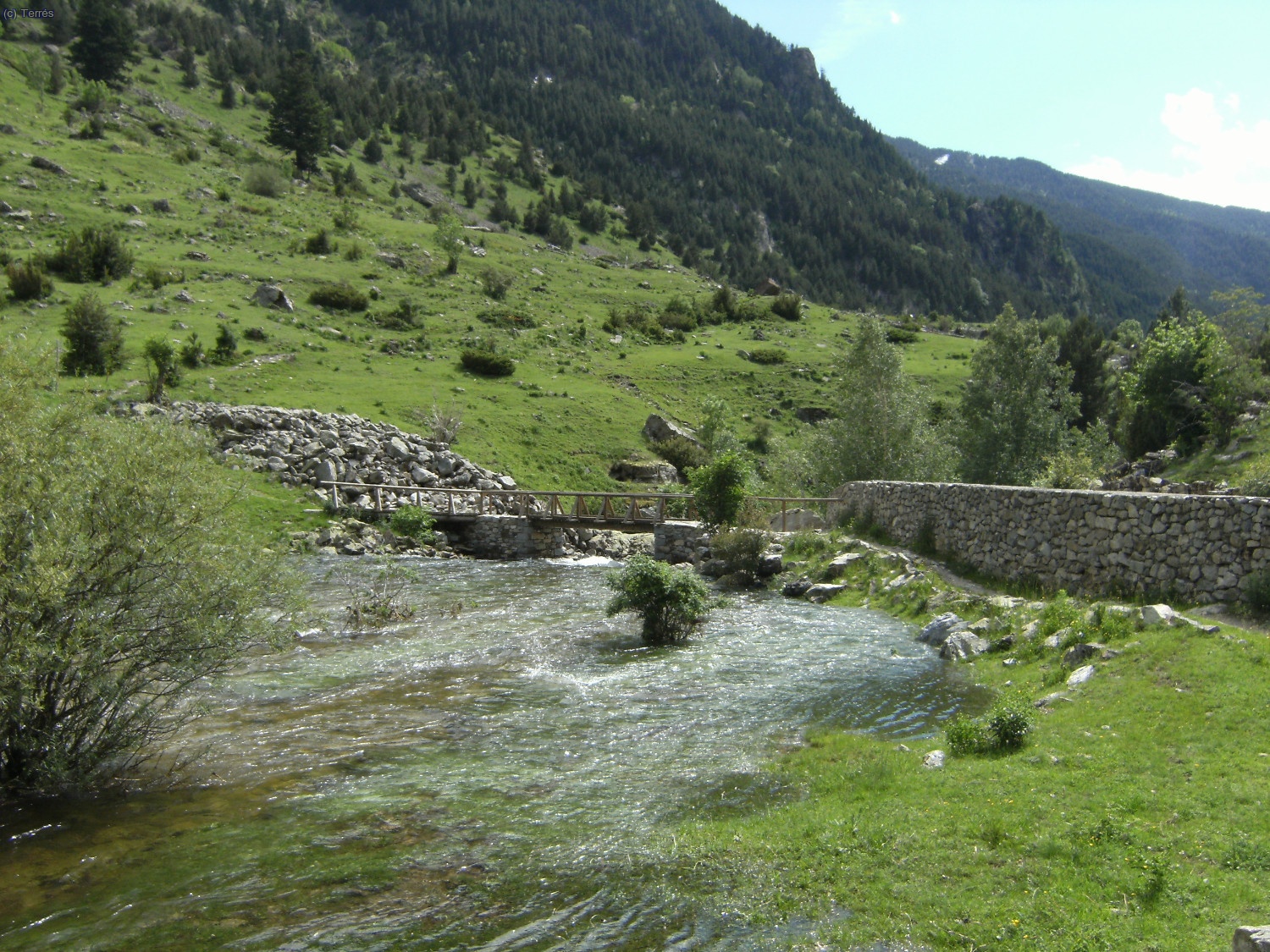Puente en el Estany Llebreta