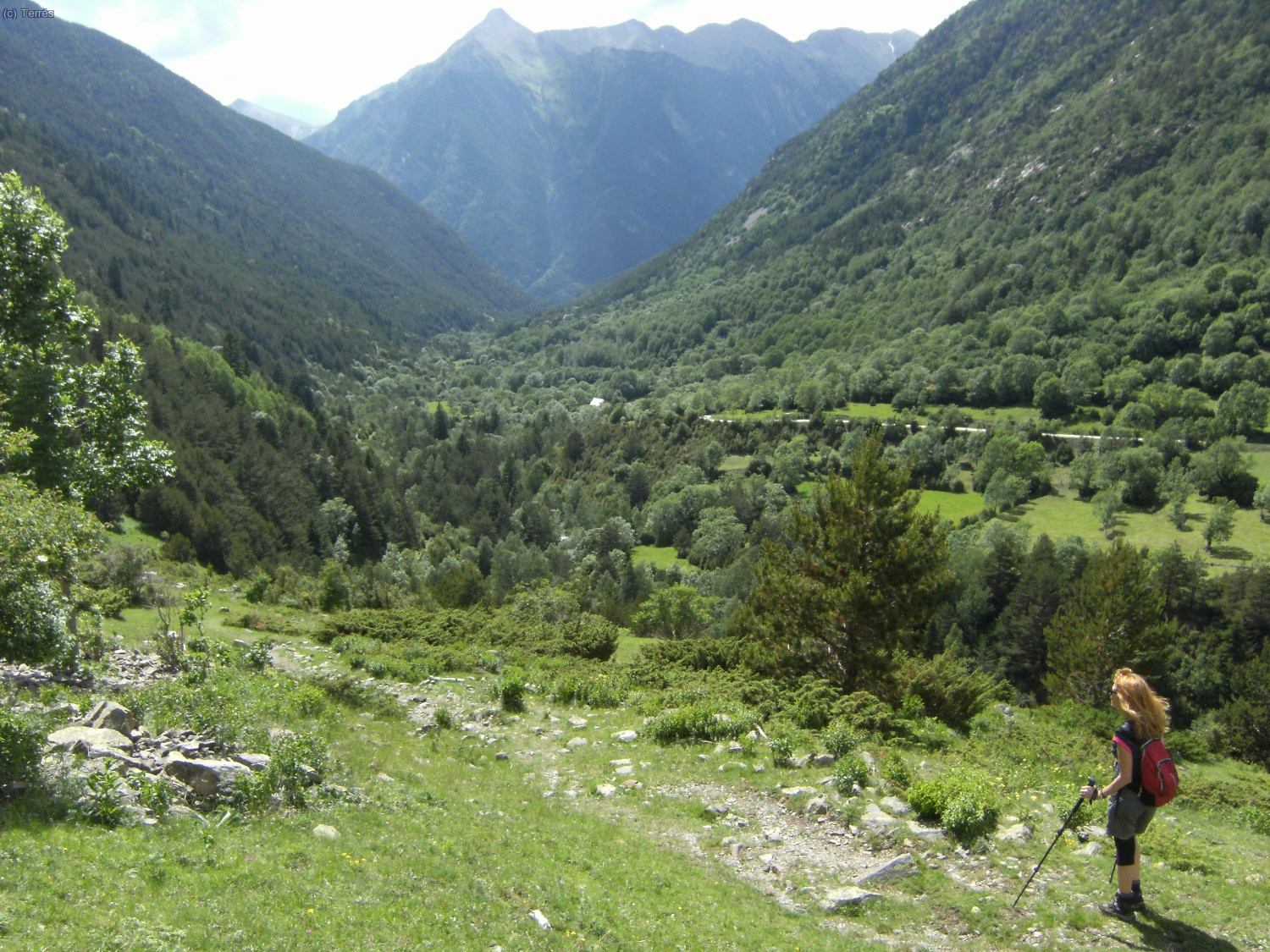 Anna bajando por el Valle de Sant Nicolau