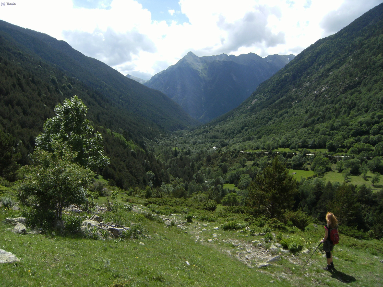 Anna bajando por el Valle de Sant Nicolau