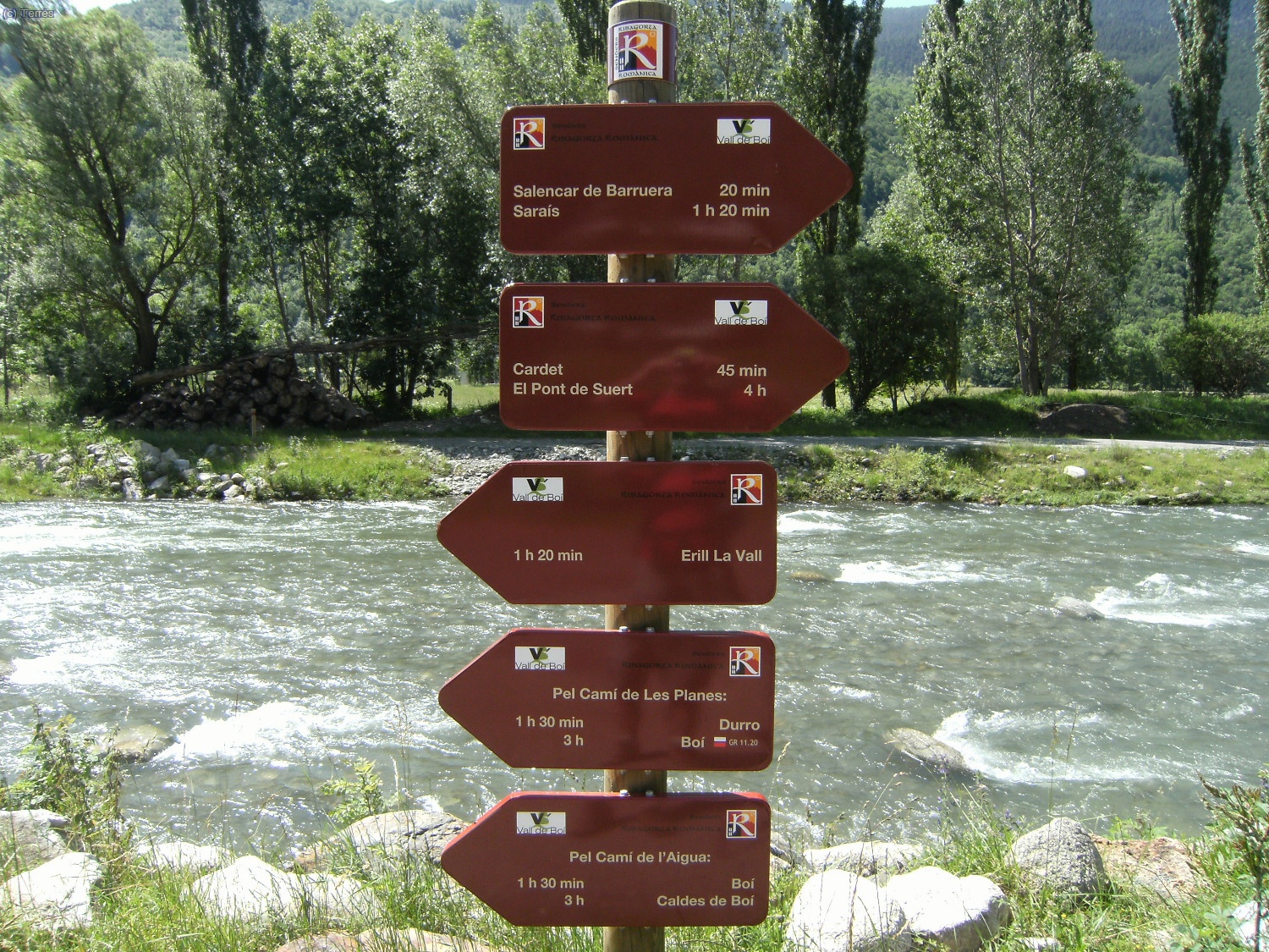 Carteles junto al La Noguera de Tor en Barruera
