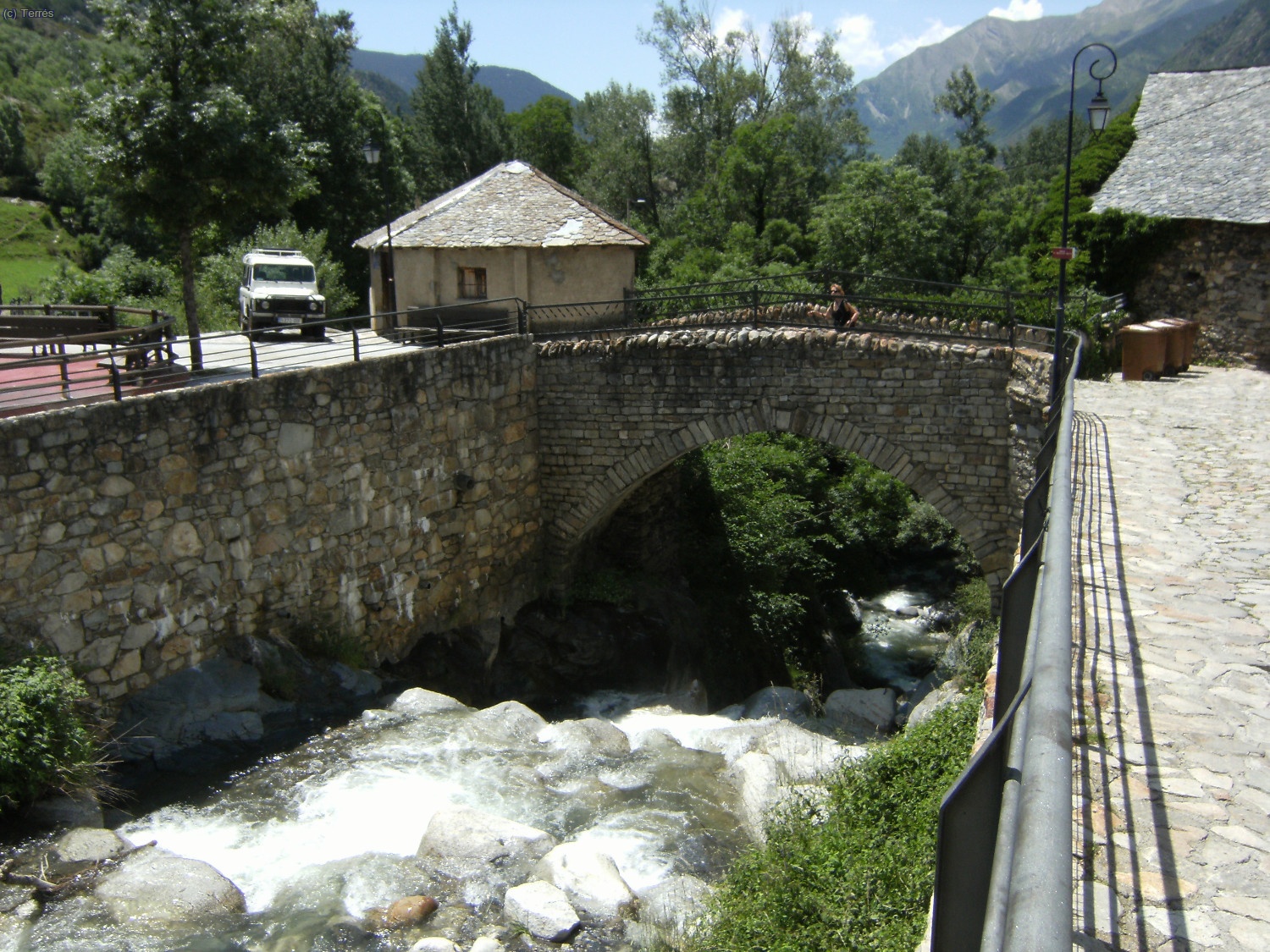 Puente en Boí sobre el Río de Sant Martí