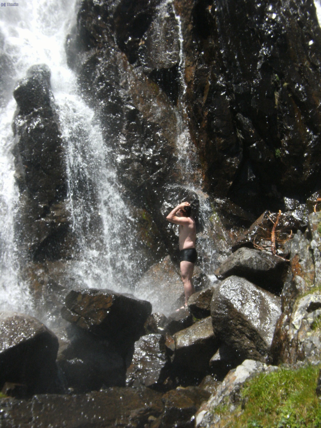 &iexcl;&iquest;un ba&ntilde;ito en la cascada?!