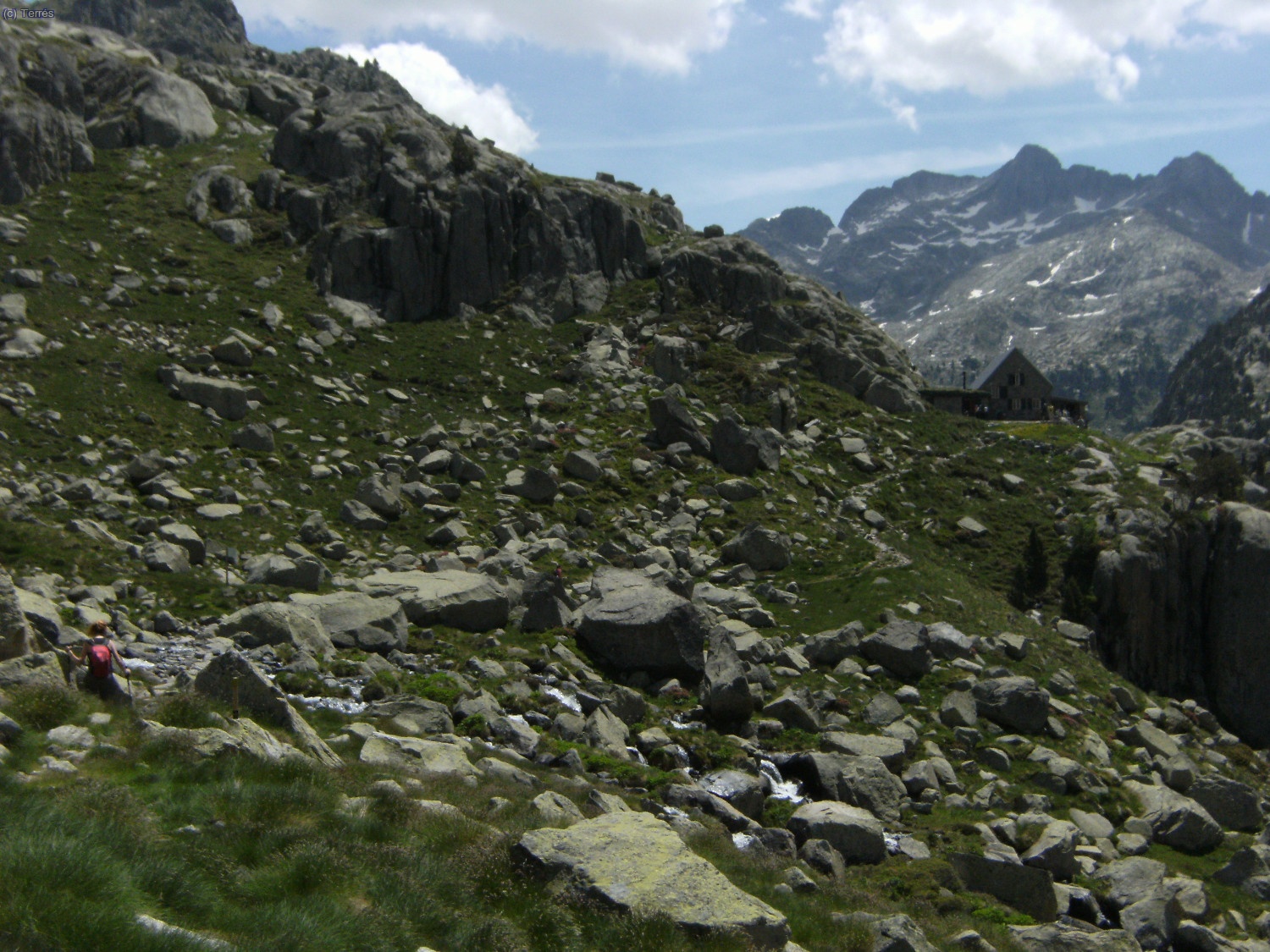 A la derecha el Refugio Ventosa i Calvell