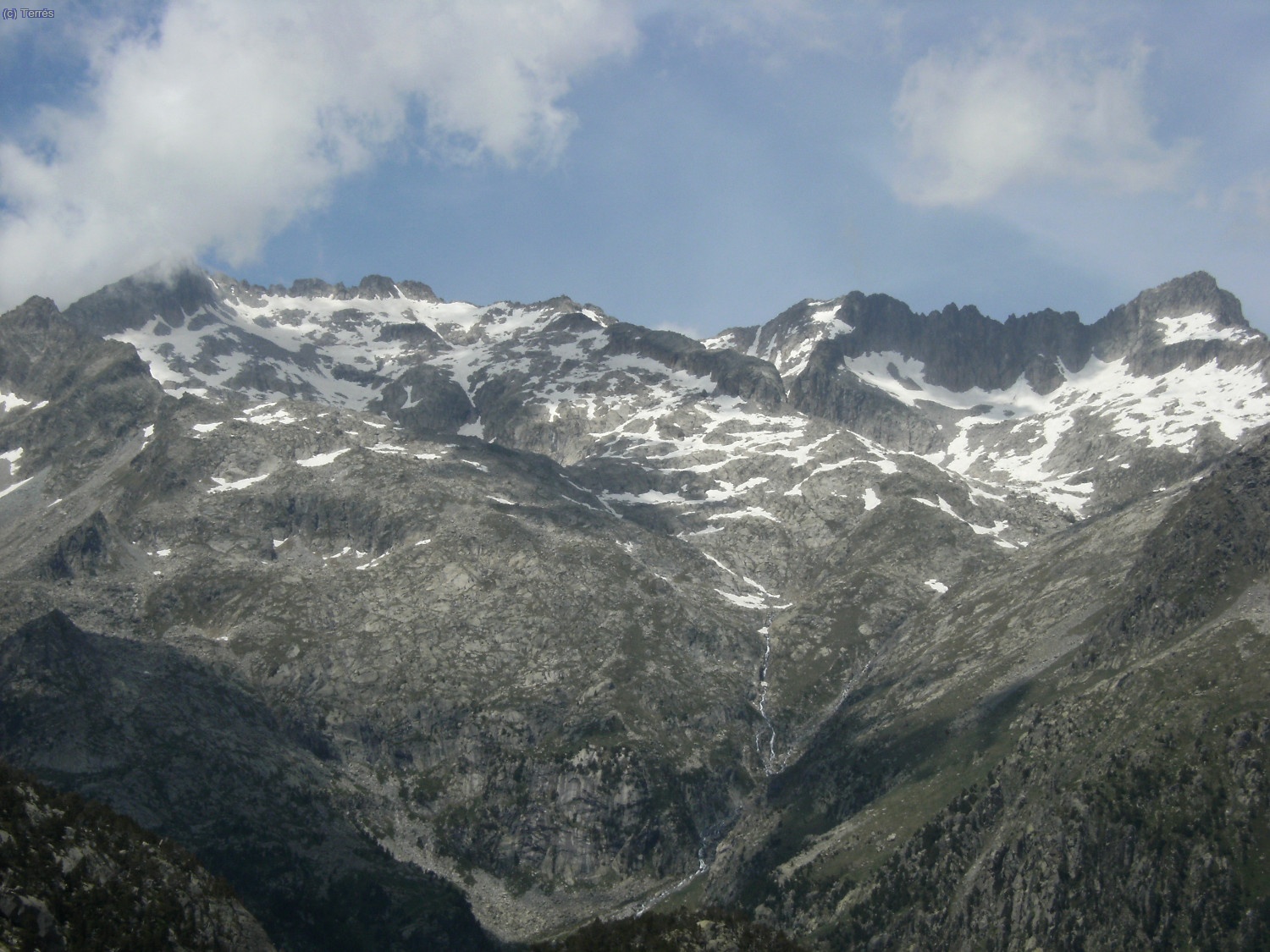 Macizo de los Besiberris: a la izquierda Comaloforno, Sur, y a la derecha el Norte, entre otros