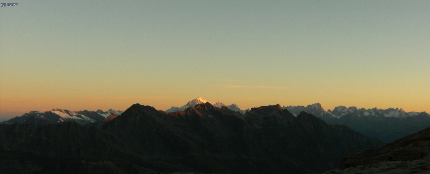 Amanece en los Alpes