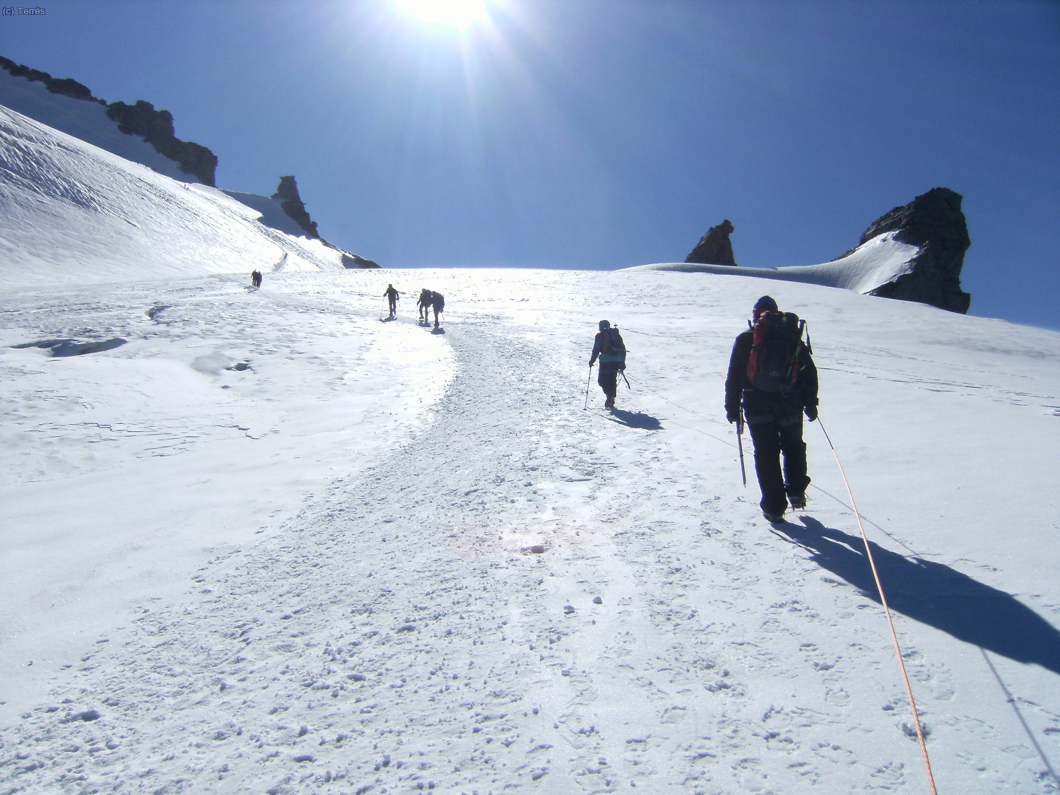 En el Glaciar del Gran Paradiso, las puntas de Montcorv&eacute; delante
