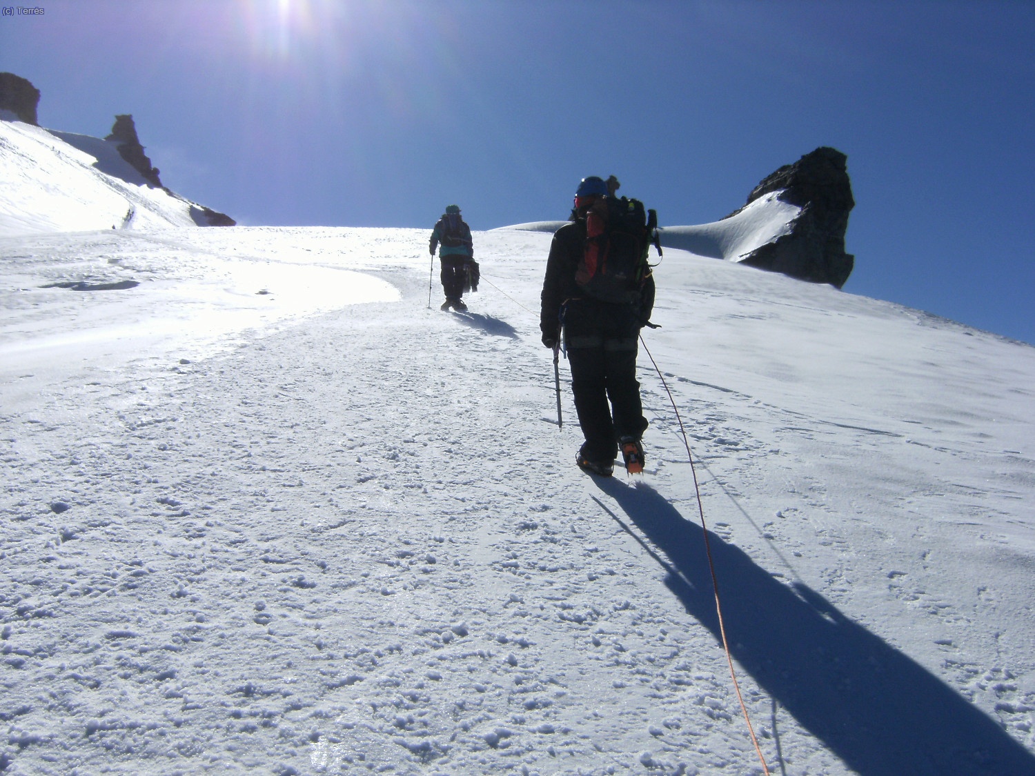 En el Glaciar del Gran Paradiso, las puntas de Montcorv&eacute; delante