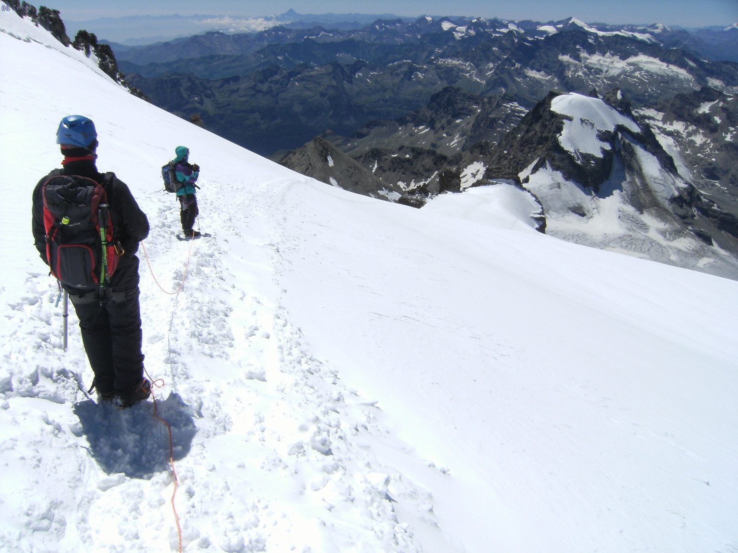 Desandamos el camino por el Glaciar del Gran Paradiso, delante Paco