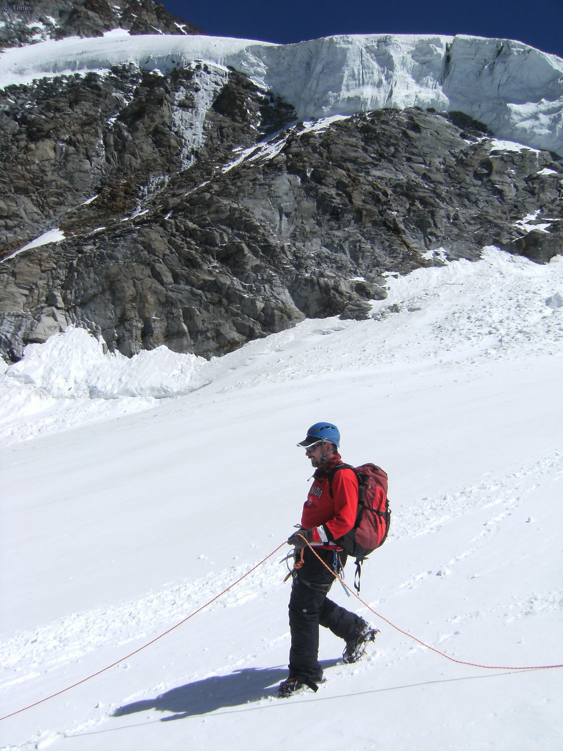 Paco bajando por el Glaciar Laveciao