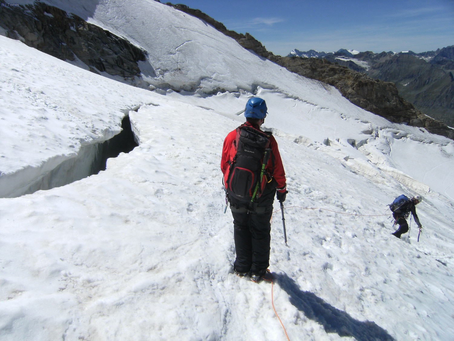 De nuevo saltamos las grietas del Glaciar Laveciao