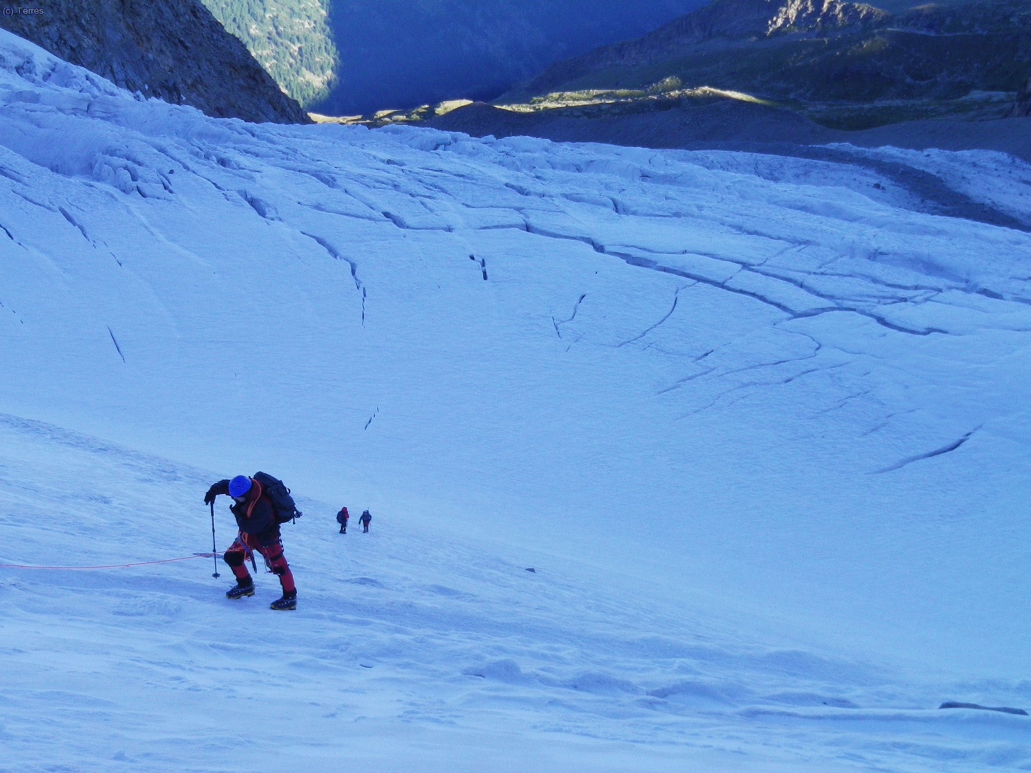 Subiendo por el Glaciar de Laveciao (Foto: Quique)