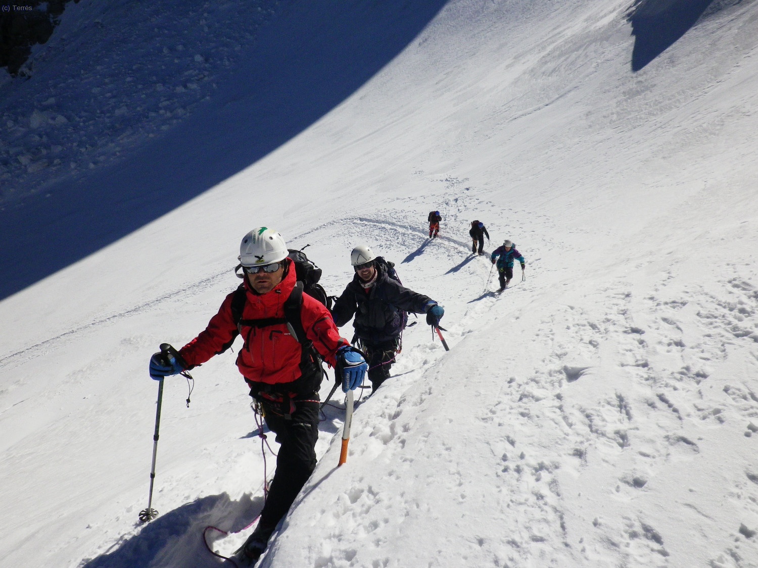 Subiendo al Glaciar del Gran Paradiso, delante Luis (Foto: Quique)