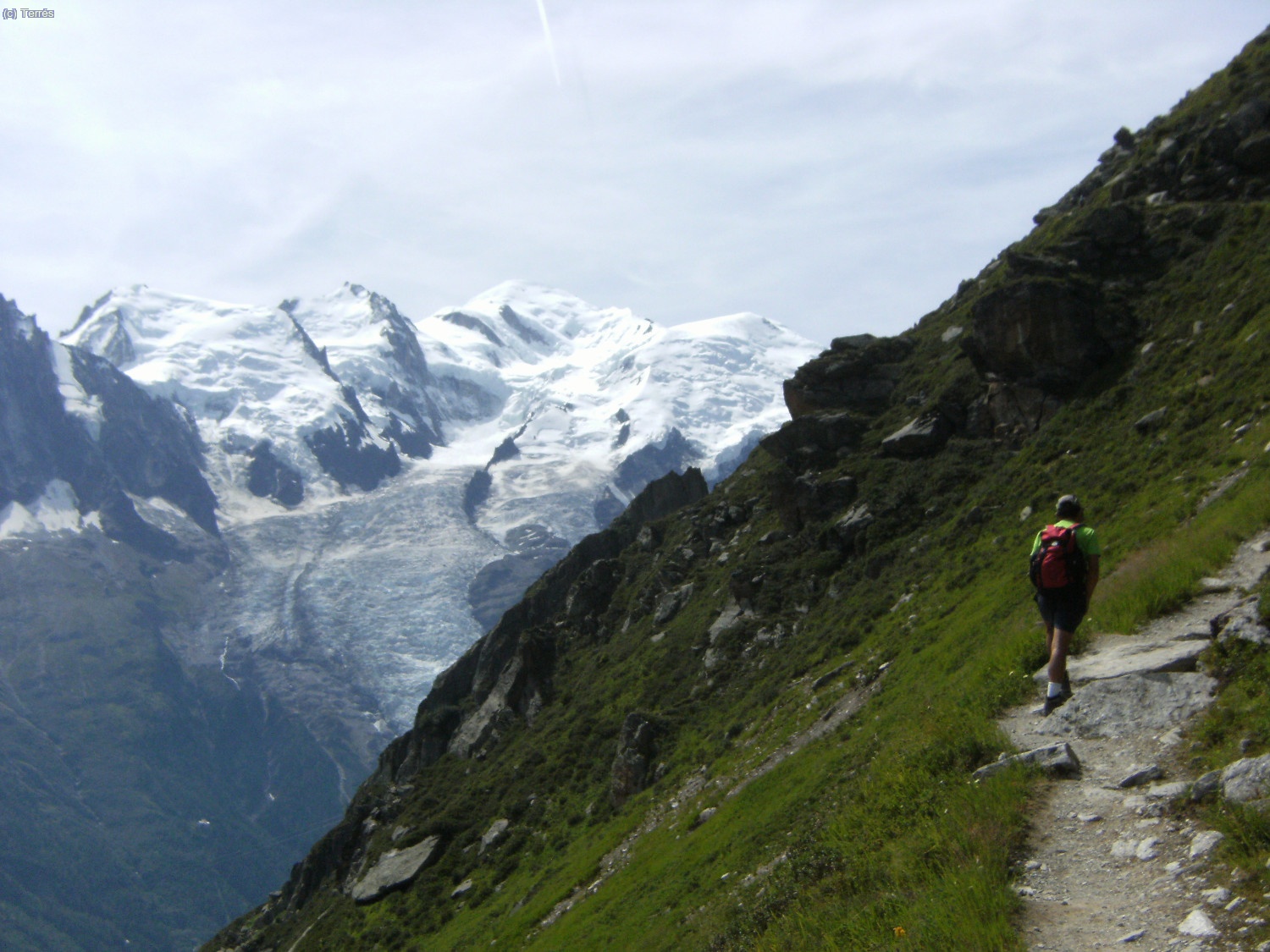 Senda hac&iacute;a Le Br&egrave;vent, al fondo el Mont Blanc