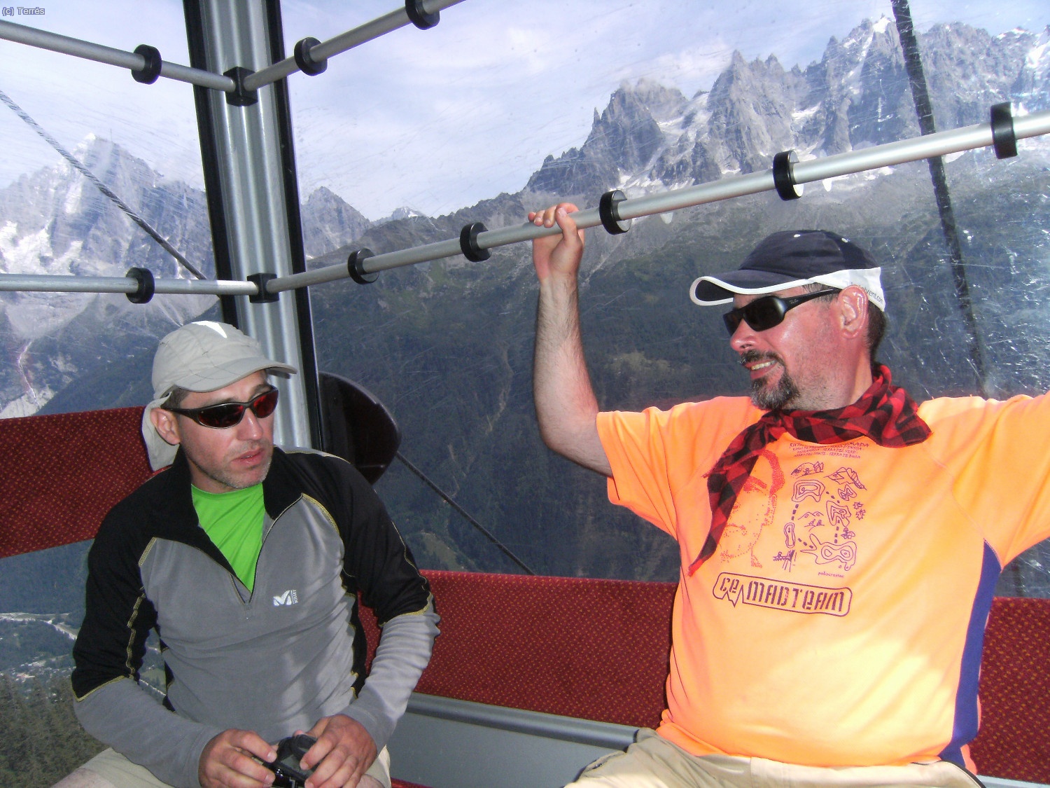 Toni y Paco en el telef&eacute;rico de bajada a CHamonix