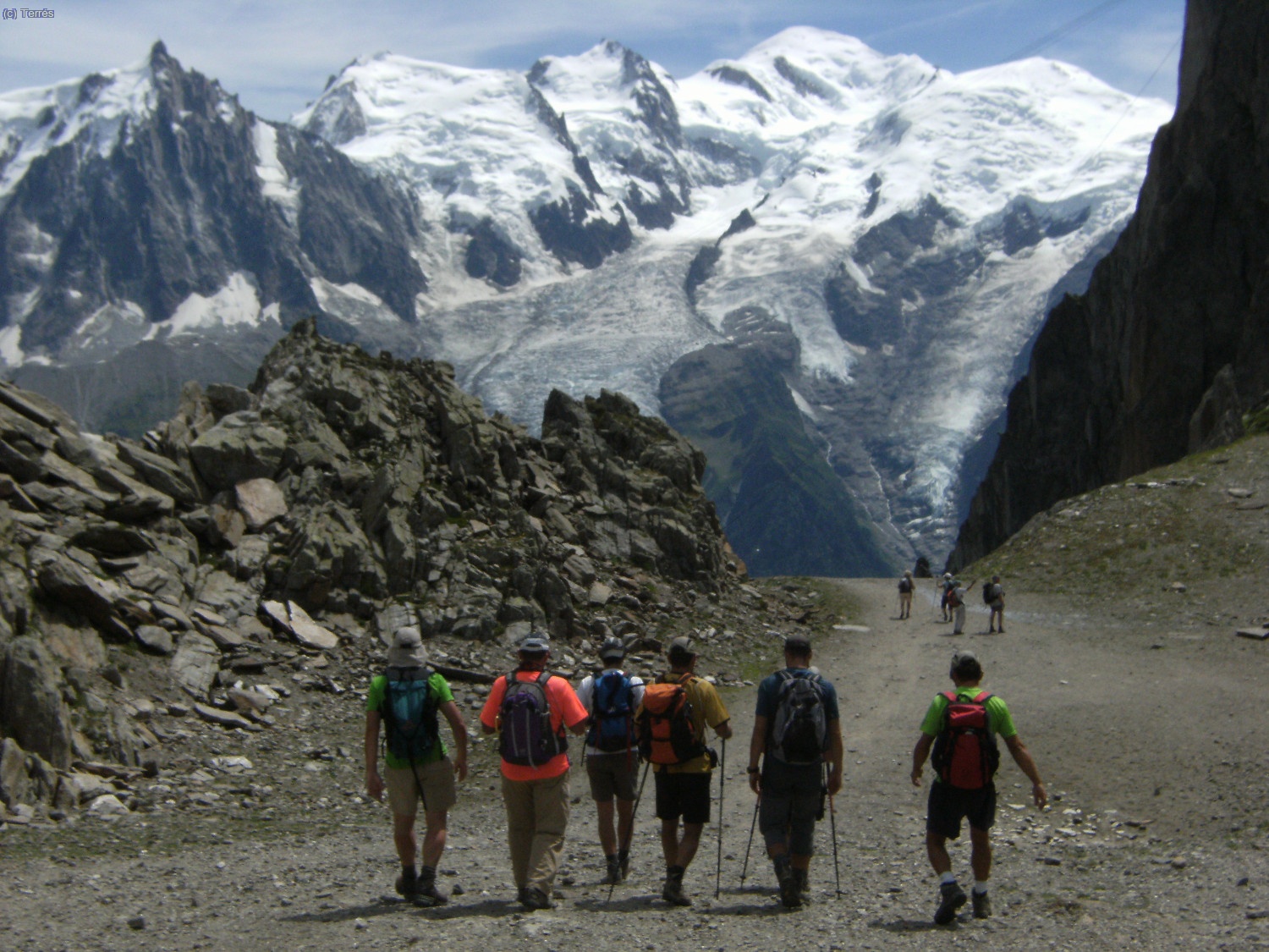 Bajando a Planpraz por la pista, al fondo el Mont Blanc