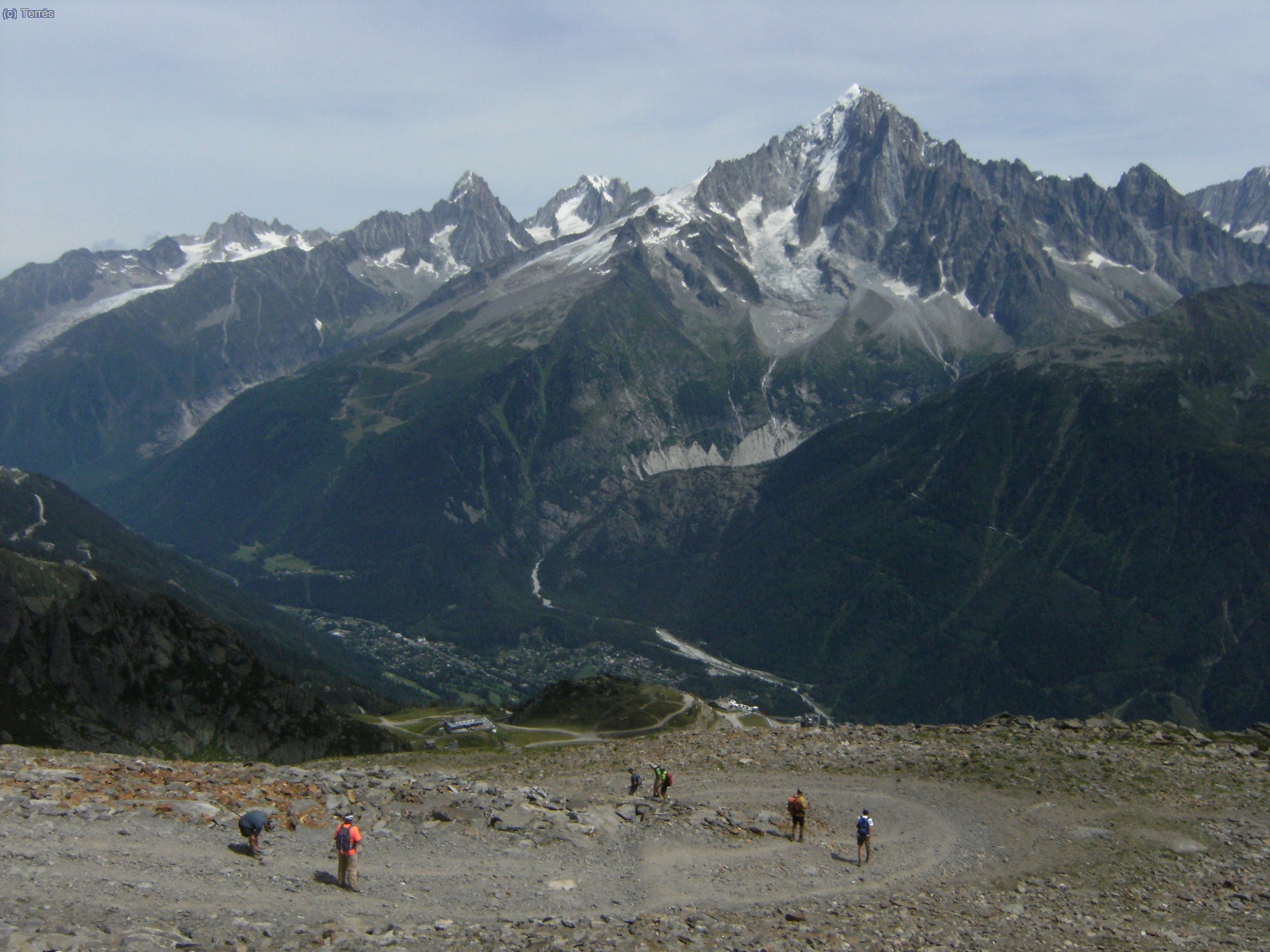 Bajando a Planpraz por la pista, al fondo derecha la Aiguille Verte