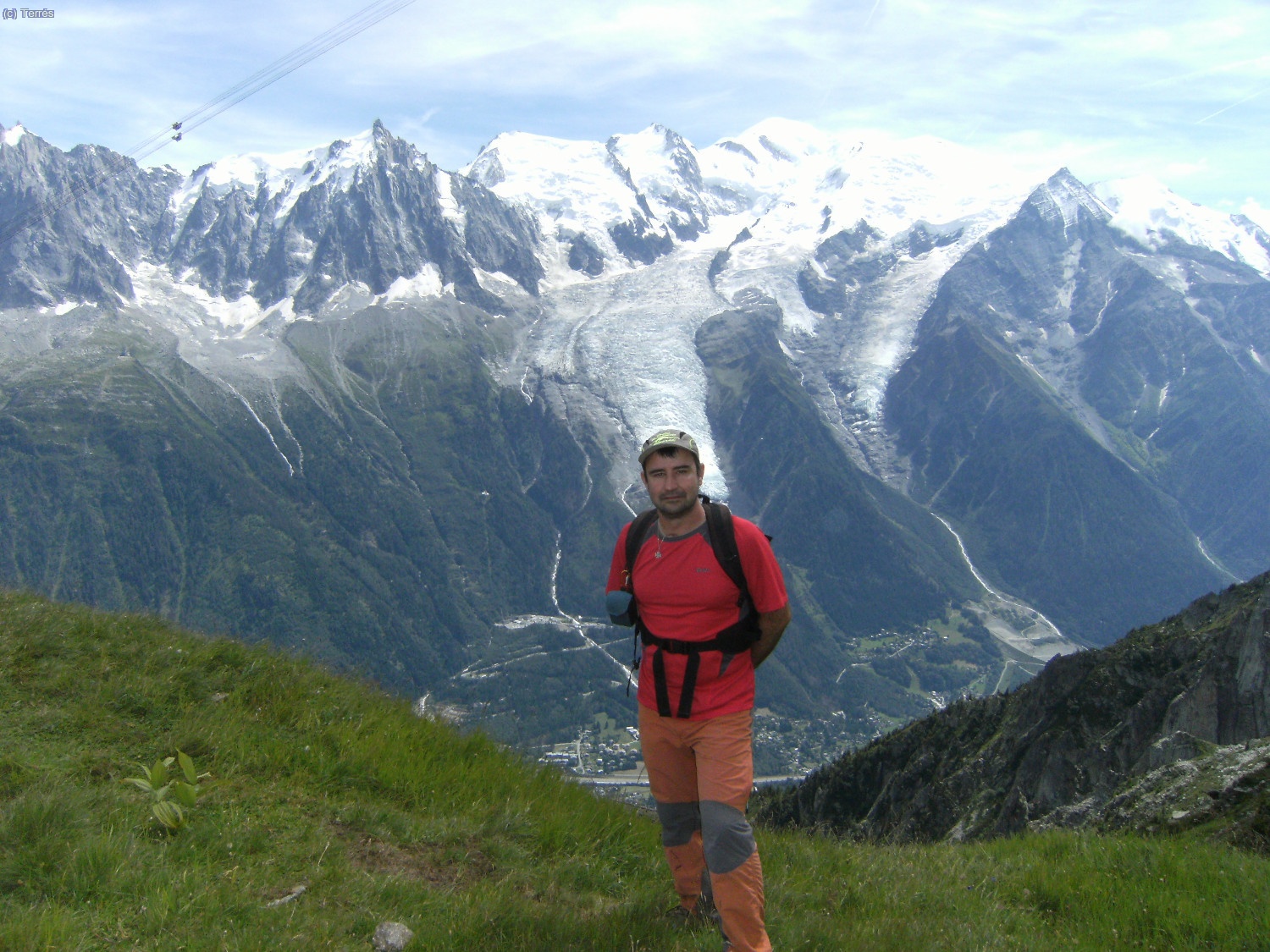 Joaqu&iacute;n Terr&eacute;s y detr&aacute;s el MOnt Blanc