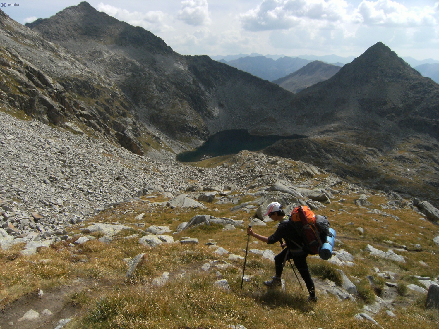 A la derecha el Pic de la Solana de Llauset y Estany del Cap de Llauset
