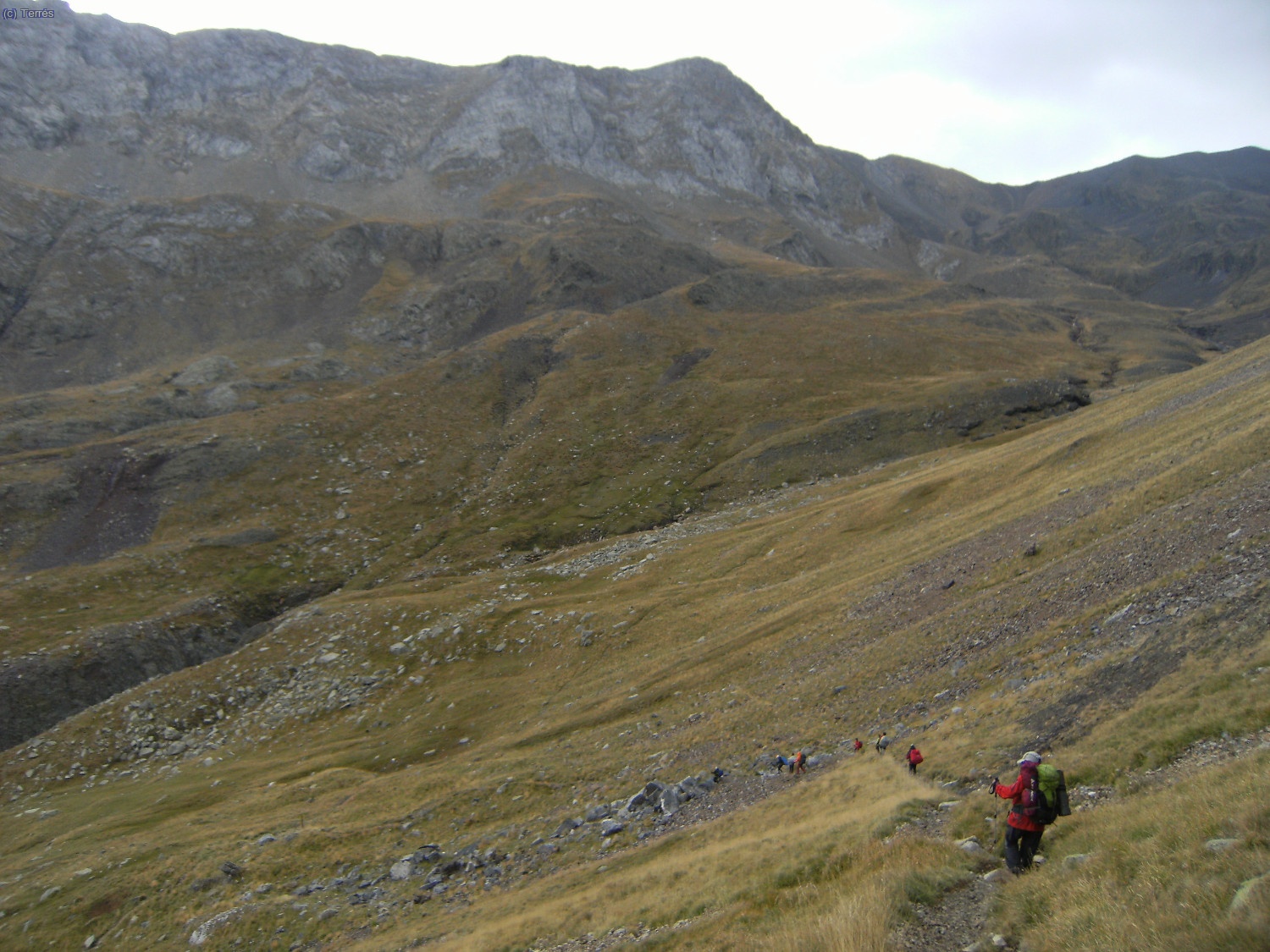 Bajando al Embalse de Llauset