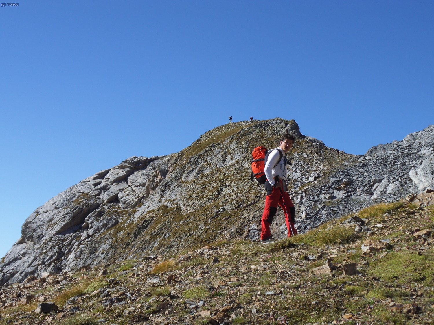 Francesc y detr&aacute;s la cima del Diente Royo