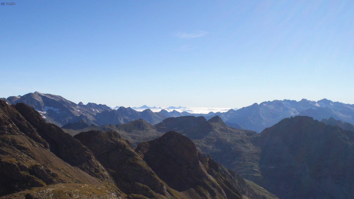 Vistas al Pirineo. A la derecha el macizo de los Montes Malditos