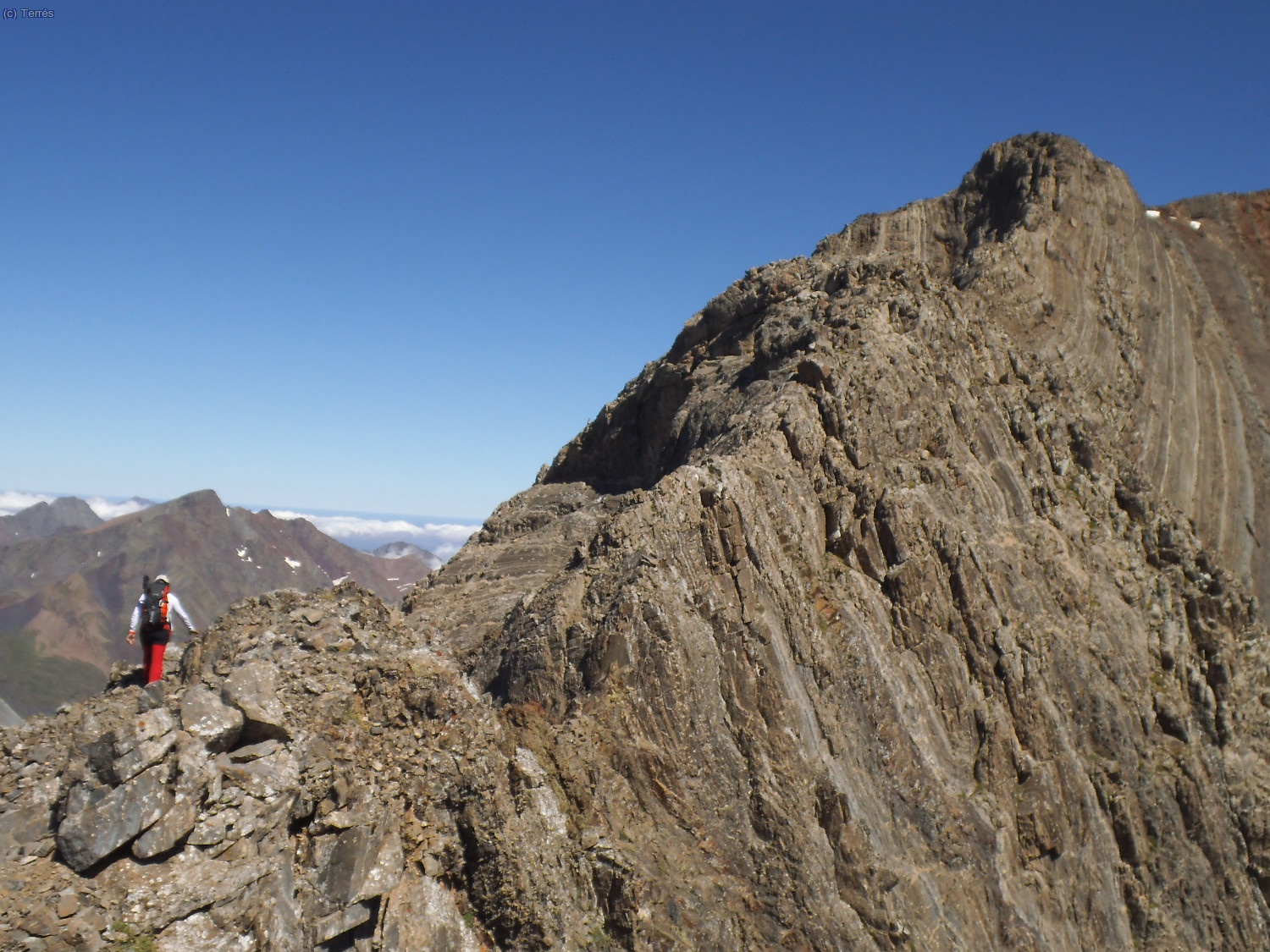 Francesc preparado para la parte final de la cresta a la cima de Las Espadas