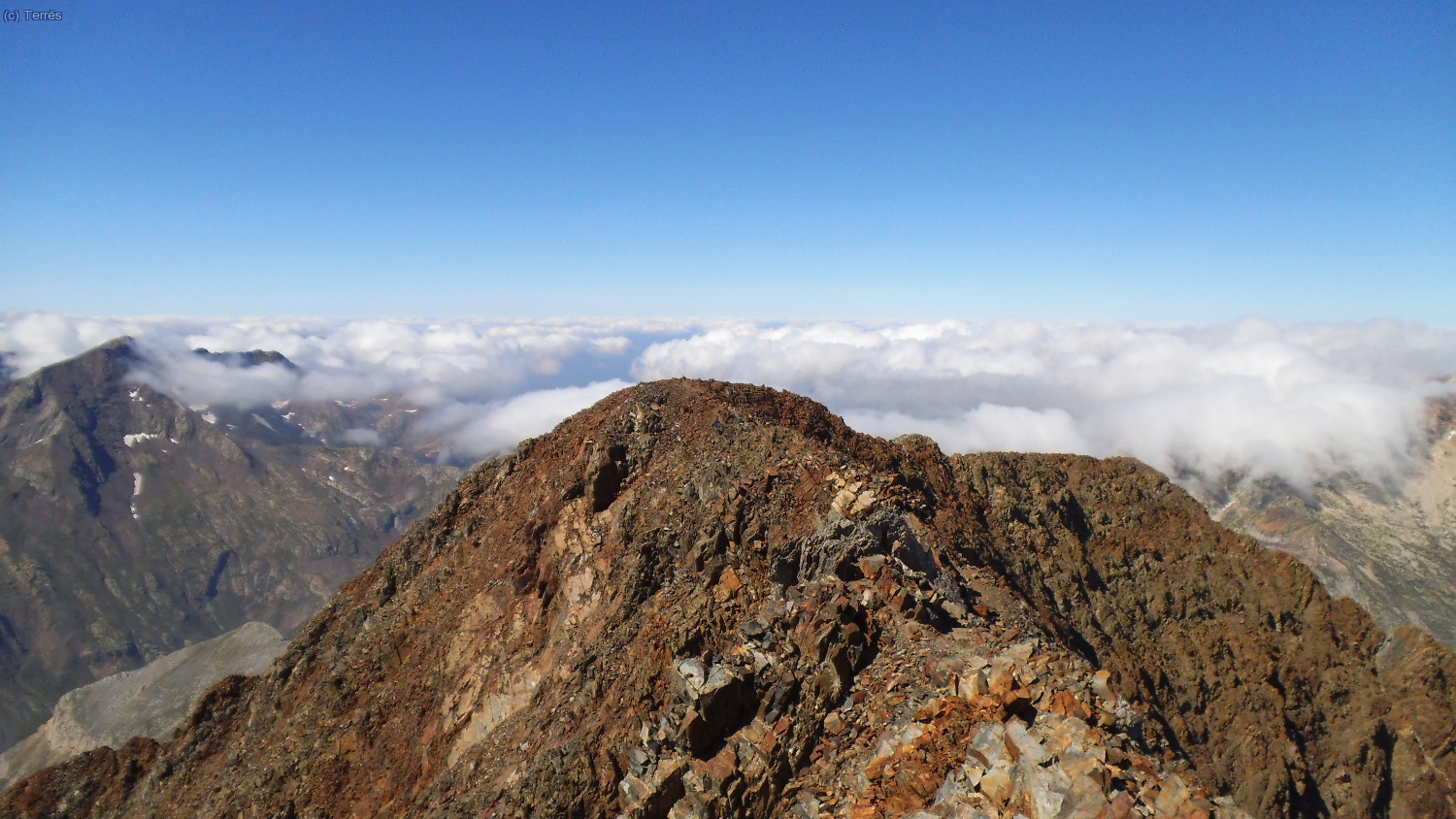 Seguimiento de la cima del Posets hac&iacute;a el norte