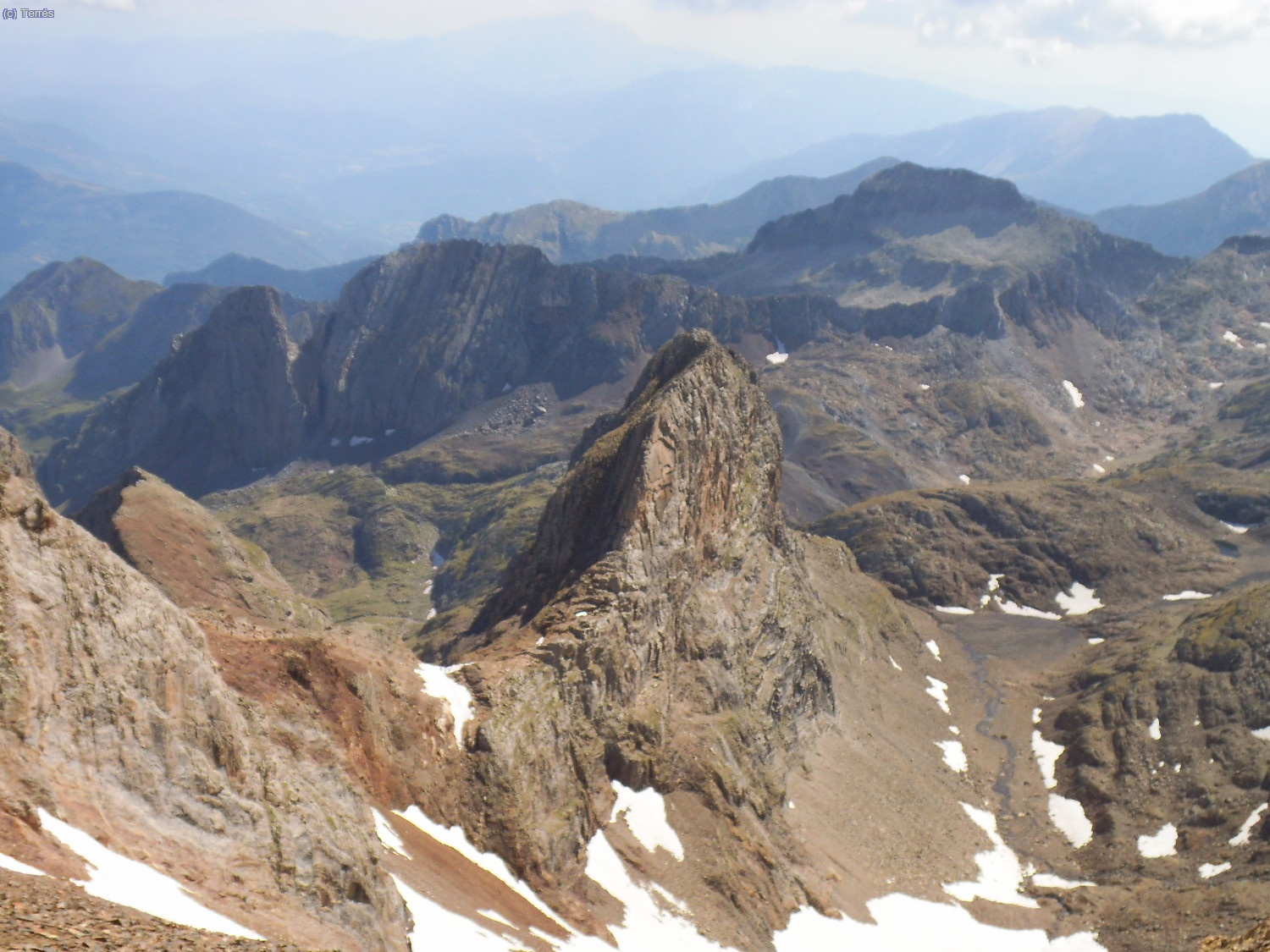 En el centro el Diente de Llardana