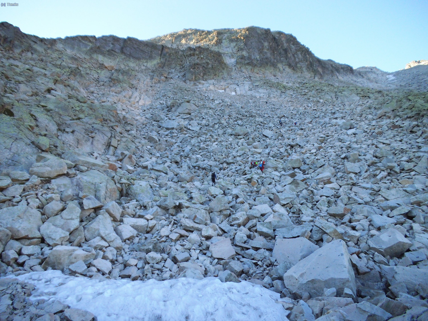 Aqu&iacute; nos desviamos hac&iacute;a la derecha y arriba en busca del Portill&oacute;n Superior