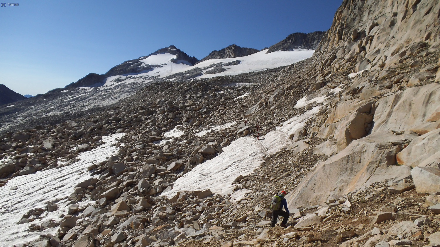 Desde el Portill&oacute;n Superior las vistas al Aneto, Pico Coronas y Pico de Enmedio sobre el Glaciar del Aneto