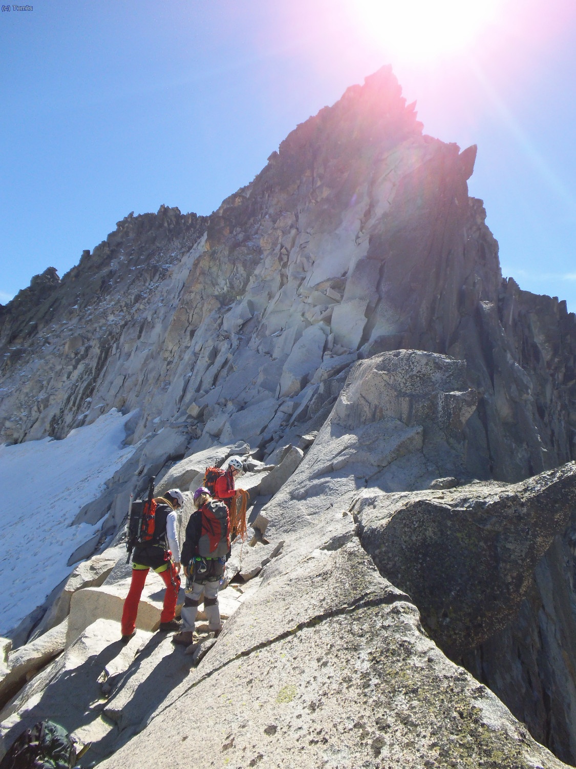 Hac&iacute;a la pared del Pico Maldito, sobre nosotros el Gendarme Schmidt-Endell