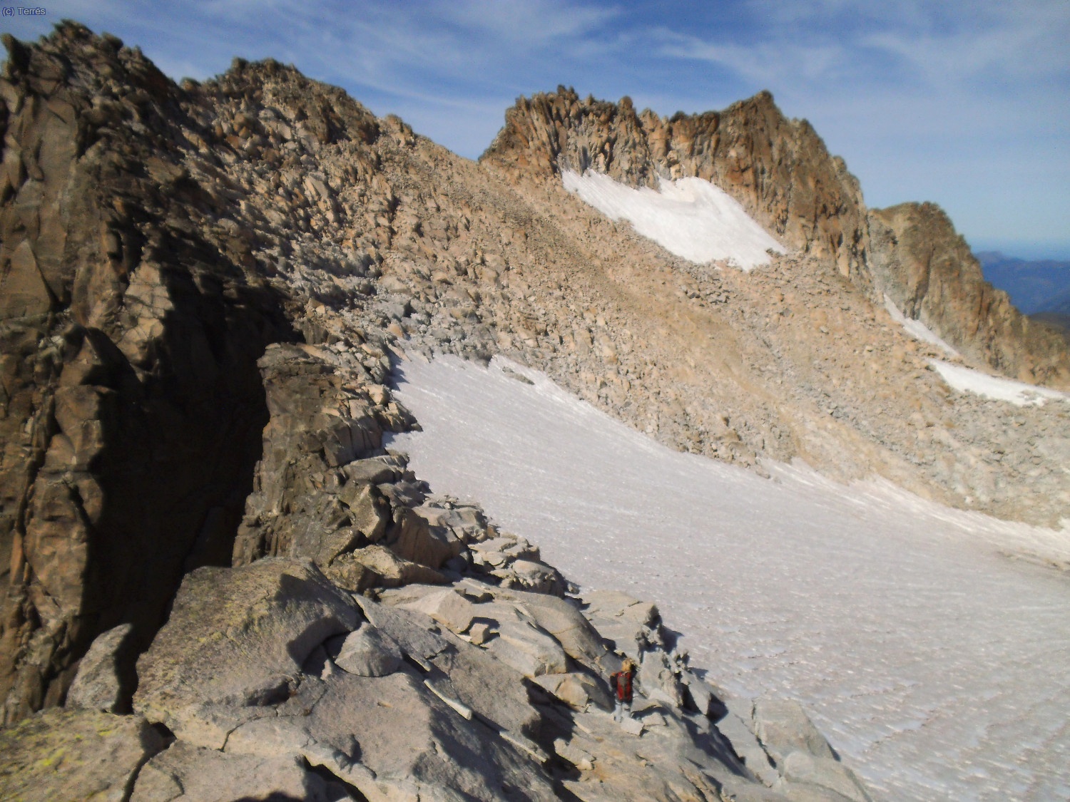 Dejamos el Collado Maldito para subir al Pico Abad&iacute;as. Arriba La Maladeta