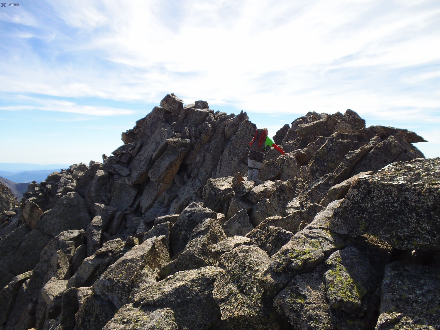 Llegando a la cima del Pico Abad&iacute;as
