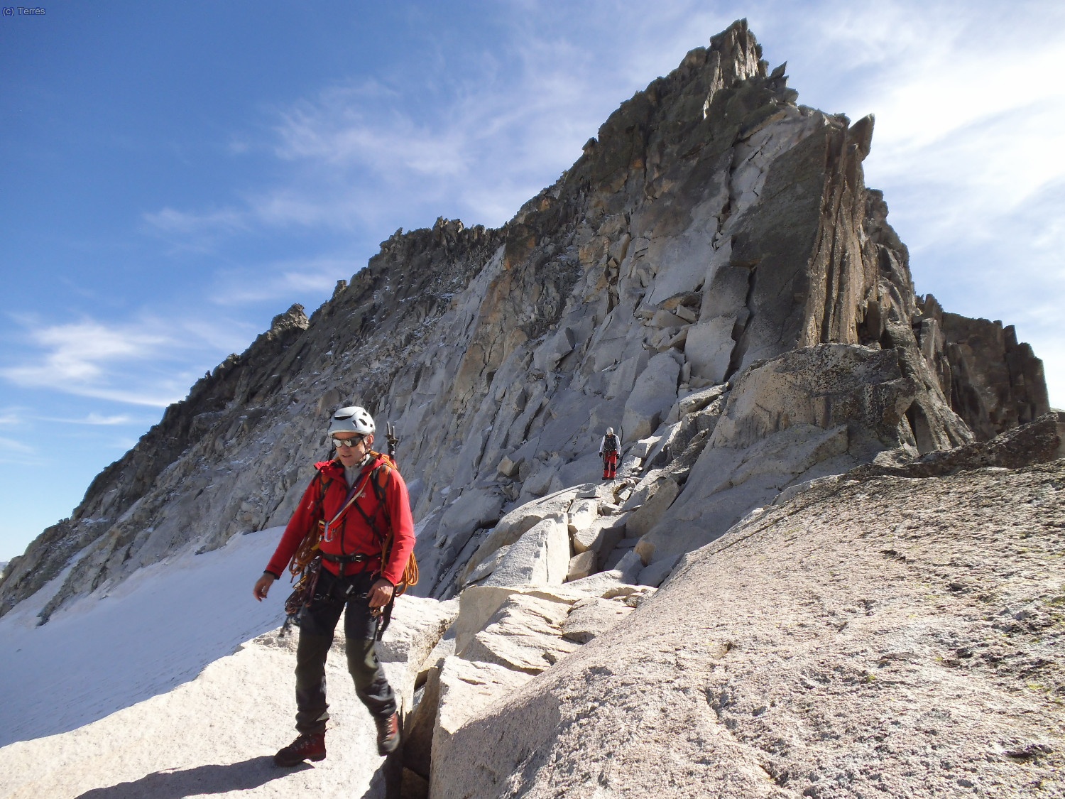 Jordi y Francesc bajan de la pared