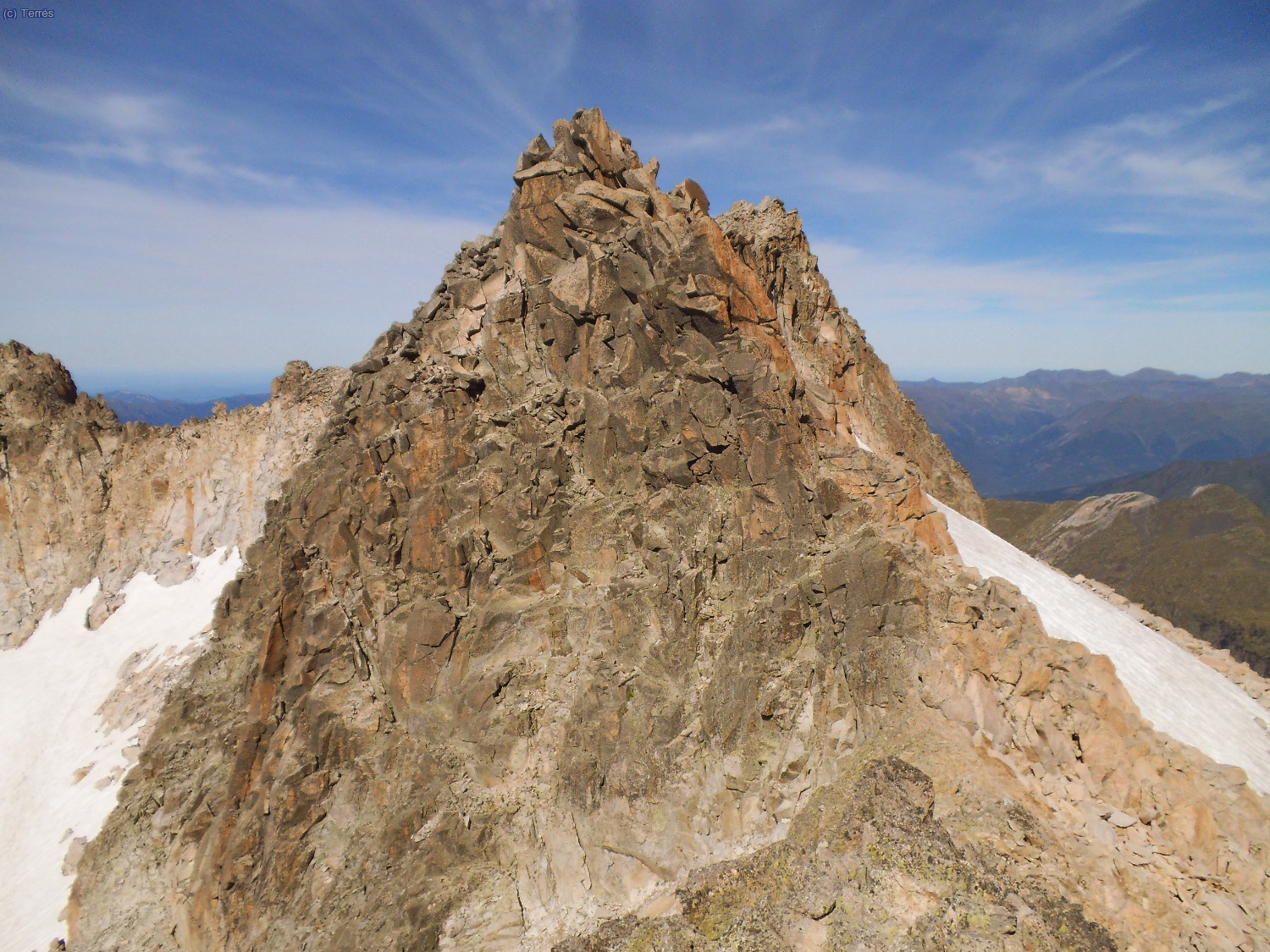 Enfilamos la cresta hac&iacute;a La Maladeta