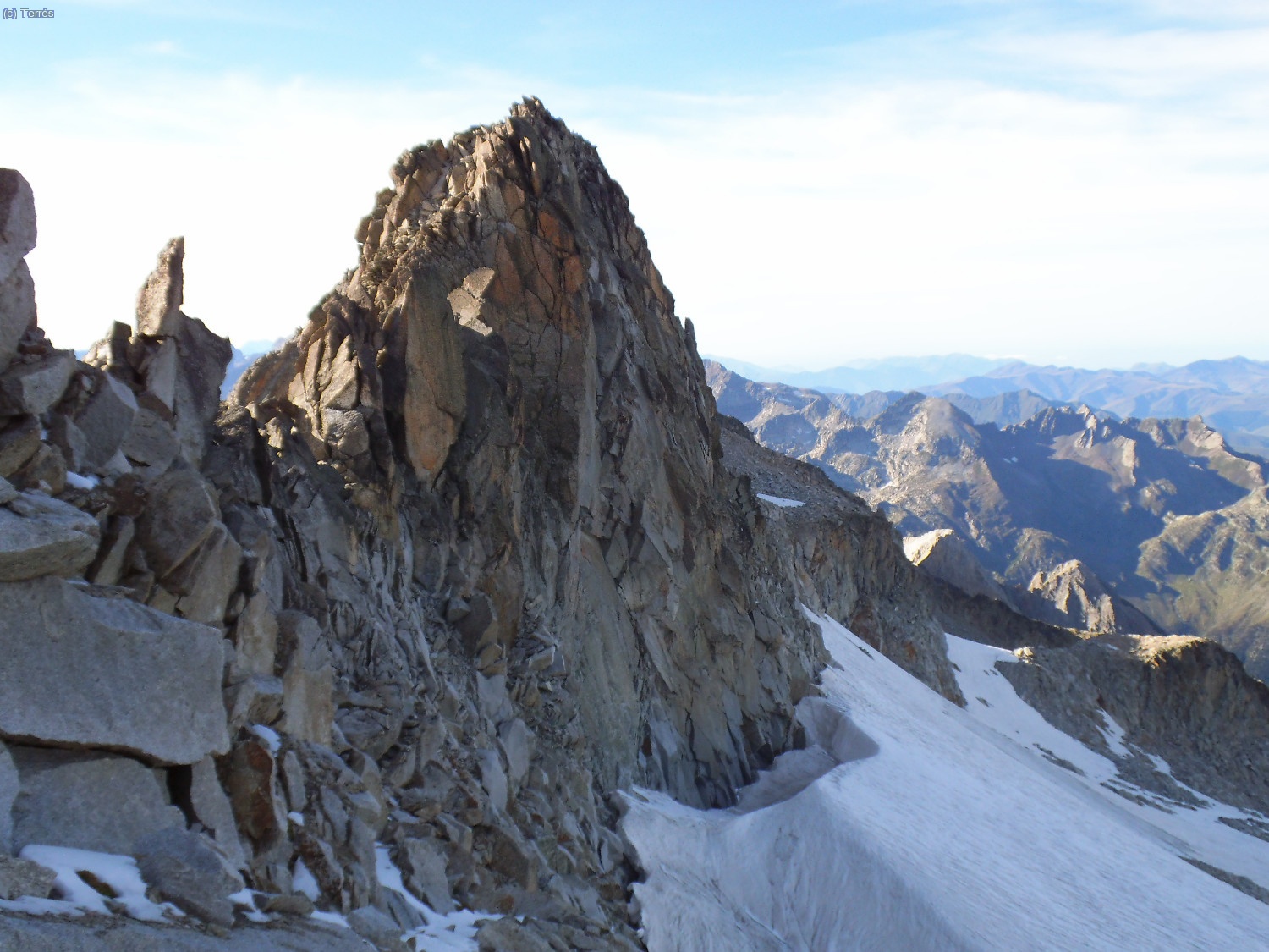 A mitad de bajada, el Pico de La Rimaya