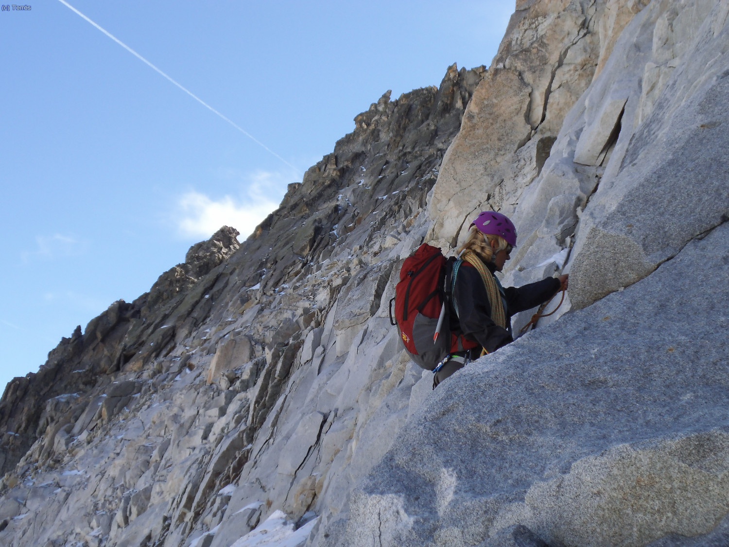 M. Angels baja de la pared